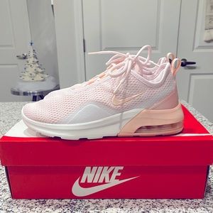 EUC Nike Air Max Motion